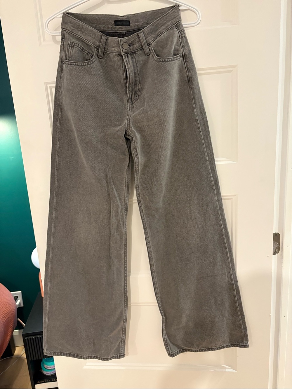 Uniqlo Women's Wide-Leg Jeans in Washed Grey